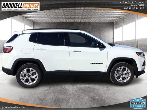 Used 2025 Jeep Compass Latitude AWD/4WD image 4