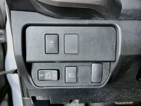 Used 2021 Toyota Tacoma SR5 RWD image 12