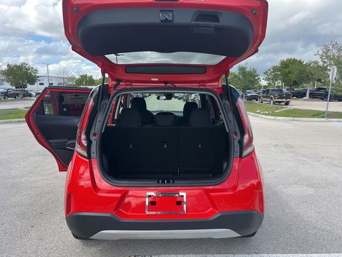 Used 2025 Kia Soul LX FWD image 36