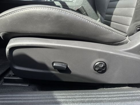 Used 2013 Dodge Challenger R/T image 17