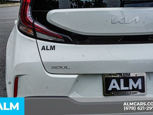 Used 2025 Kia Soul LX w/ LX Technology Package FWD image 14