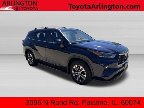 Used 2023 Toyota Highlander XLE AWD/4WD image 1