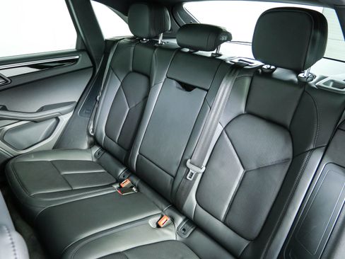 Certified 2021 Porsche Macan S AWD/4WD image 20