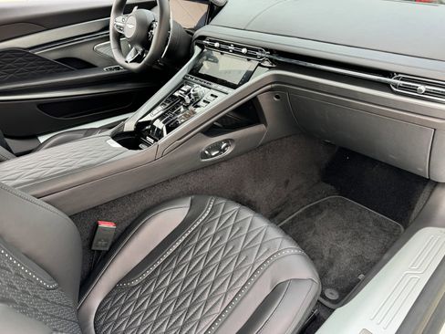 Used 2024 Aston Martin DB12 Coupe image 19