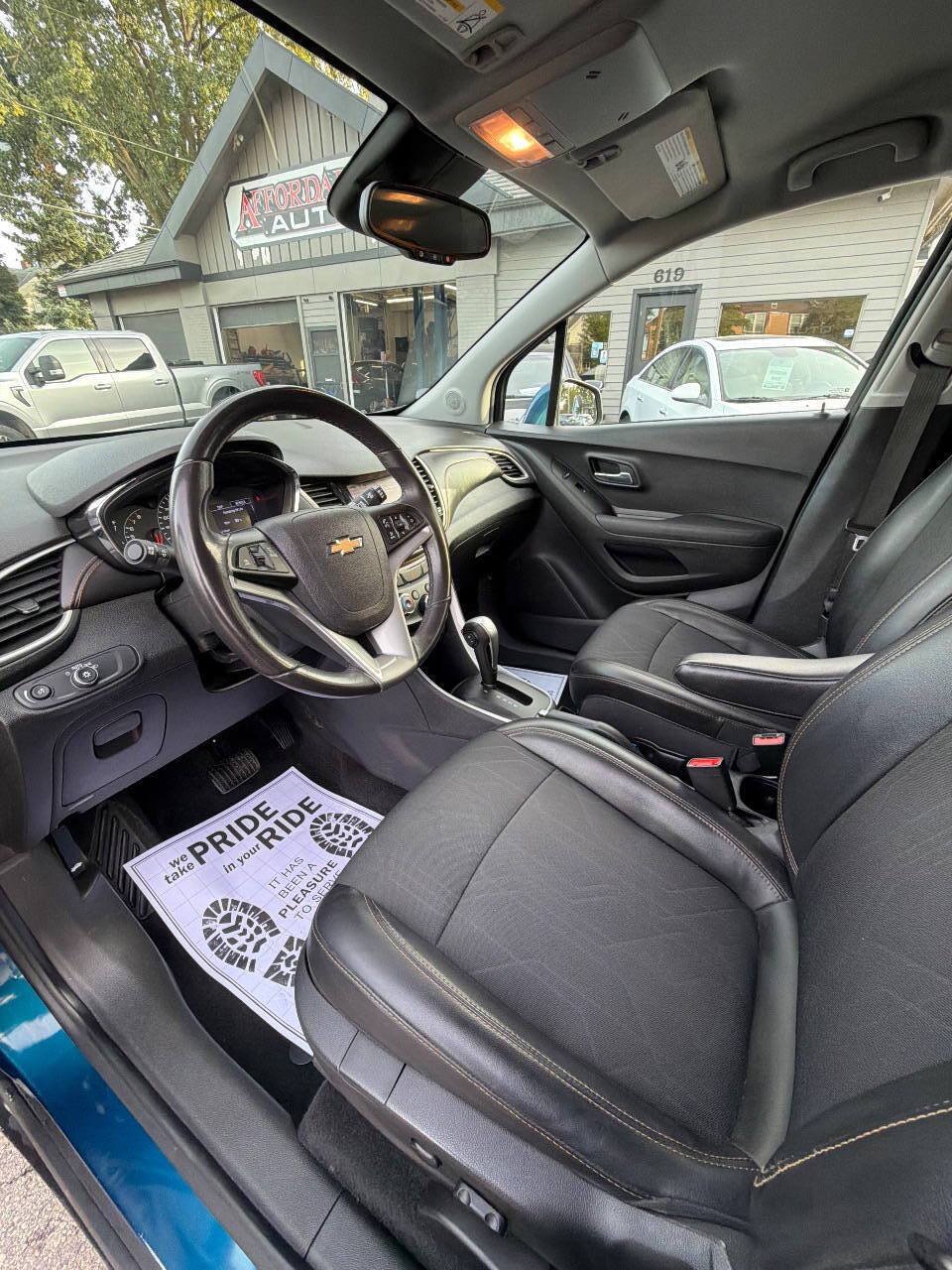 Used 2020 Chevrolet Trax LT w/ LT Convenience Package FWD image 22