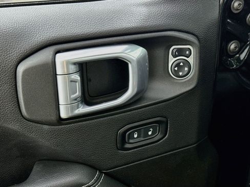 Used 2022 Jeep Wrangler Unlimited Sahara AWD/4WD image 19