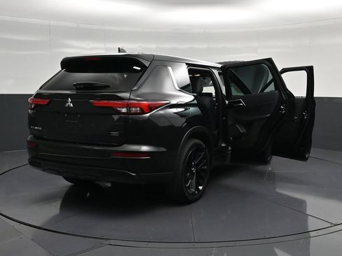 Used 2023 Mitsubishi Outlander SE FWD image 36