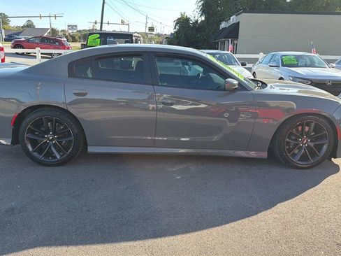 Used 2019 Dodge Charger Scat Pack RWD image 8