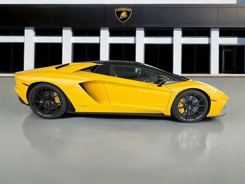 Used 2018 Lamborghini Aventador S image 5