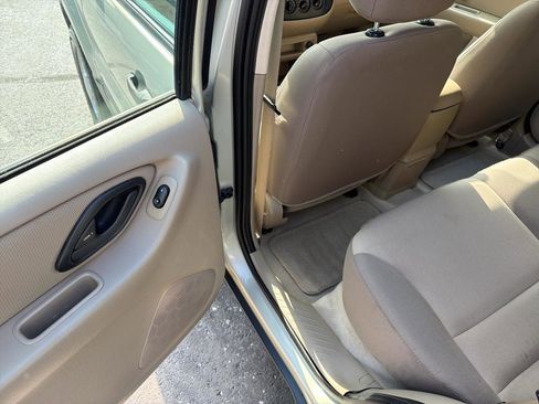 Used 2004 Ford Escape XLS FWD image 14