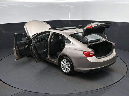 Used 2024 Chevrolet Malibu LT FWD image 2
