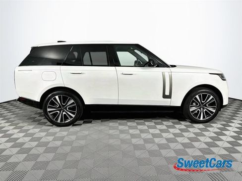 Used 2025 Land Rover Range Rover SE AWD/4WD image 8