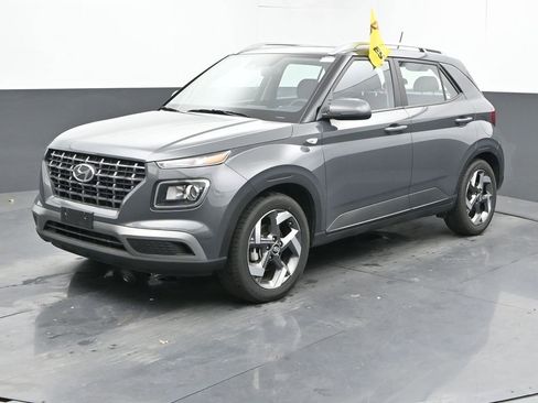 Used 2025 Hyundai Venue SEL image 6