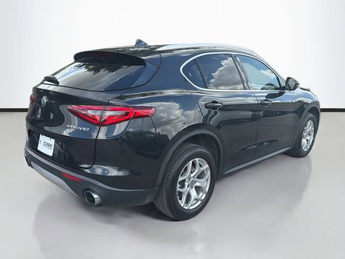 Used 2020 Alfa Romeo Stelvio image 3
