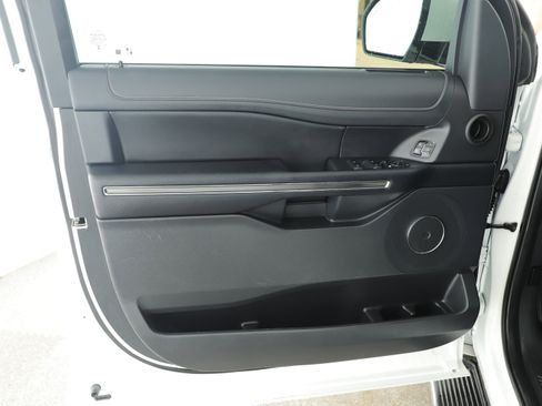 Used 2023 Ford Expedition Max XLT image 20