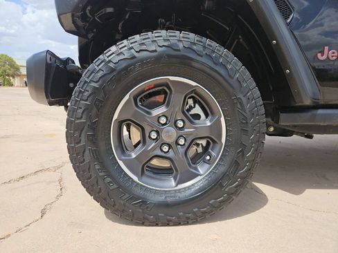 Used 2023 Jeep Gladiator Rubicon w/ Trailer Tow Package AWD/4WD image 8