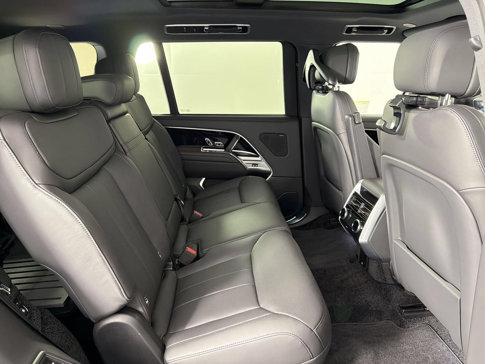 New 2026 Land Rover Range Rover Long Wheelbase SE AWD/4WD image 30