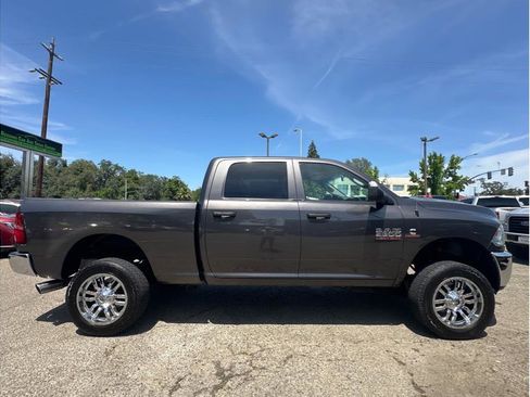 Used 2018 RAM 2500 Tradesman w/ Chrome Appearance Group AWD/4WD image 9