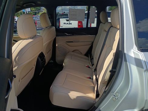 New 2025 Jeep Grand Cherokee Limited AWD/4WD image 10