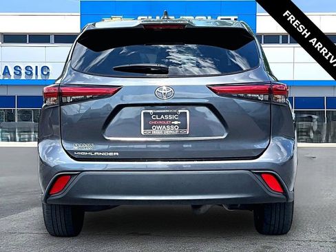 Used 2023 Toyota Highlander L FWD image 6
