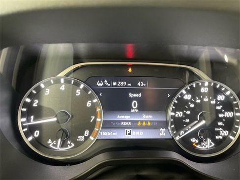 Used 2023 Nissan Titan SV w/ SV Convenience Package image 15