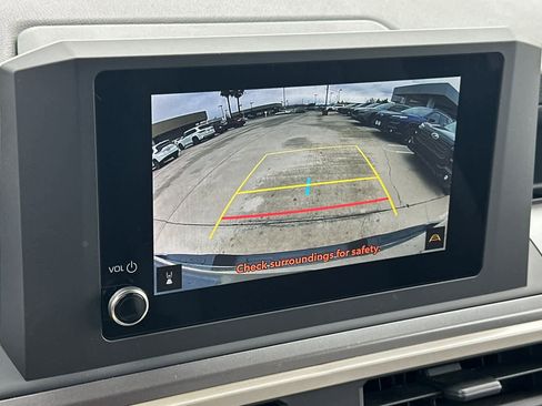 Used 2025 Toyota Tacoma SR5 w/ SR5 Upgrade Package image 17