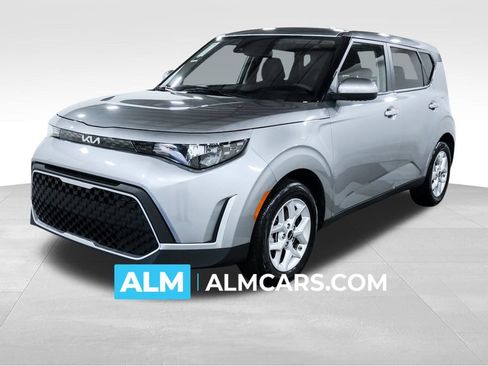 Used 2025 Kia Soul LX w/ LX Technology Package FWD image 1