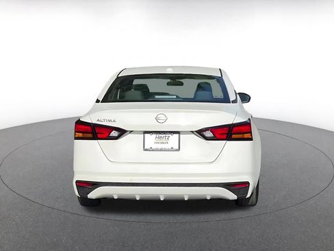 Used 2025 Nissan Altima 2.5 SV FWD image 12