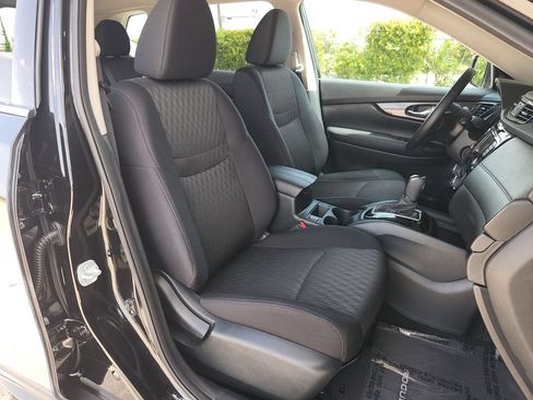 Certified 2018 Nissan Rogue SV w/ Premium Package FWD image 16