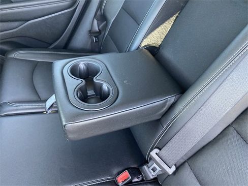 Used 2024 GMC Terrain SLT image 32