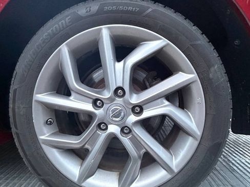 Used 2013 Nissan Sentra SR w/ Premium Pkg FWD image 16