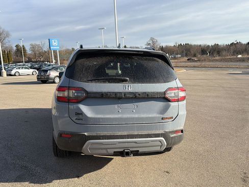 Used 2025 Honda Pilot TrailSport image 14