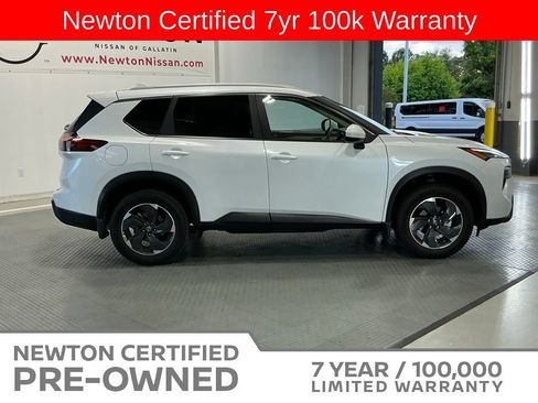 Used 2024 Nissan Rogue SV w/ SV Premium Package FWD image 9