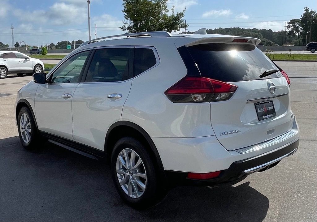 Used 2017 Nissan Rogue SV FWD image 4