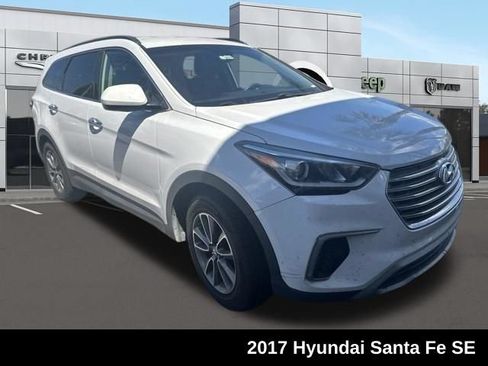 Used 2017 Hyundai Santa Fe SE FWD image 1