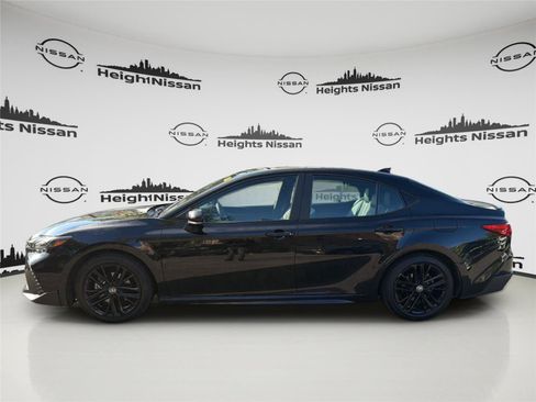 Used 2025 Toyota Camry SE FWD image 2