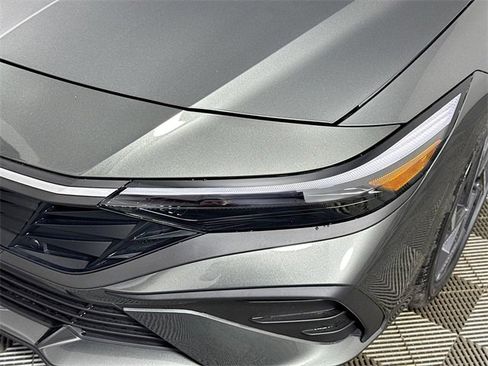 New 2025 Hyundai Elantra SEL image 2