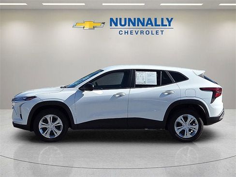 Certified 2025 Chevrolet Trax LS image 2