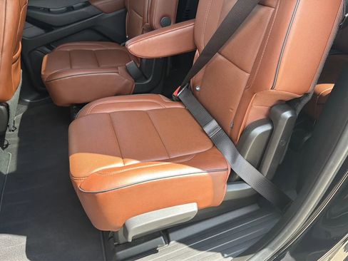 Used 2018 Chevrolet Traverse High Country AWD/4WD image 38
