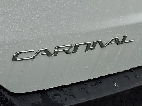 New 2026 Kia Carnival EX FWD image 5