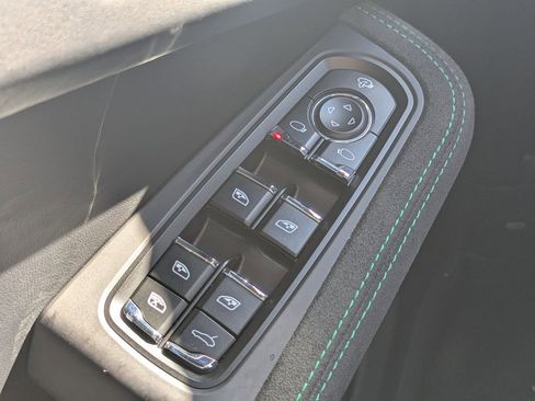 Used 2024 Porsche Macan GTS image 11