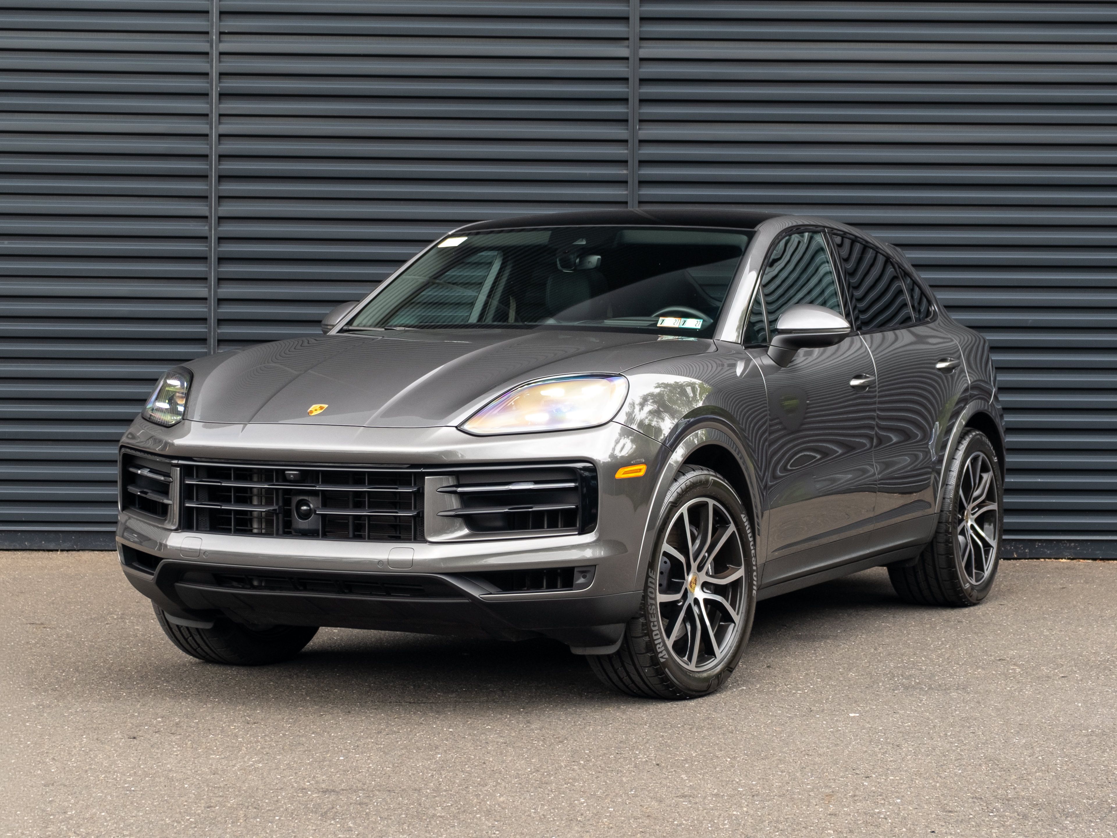 Used 2024 Porsche Cayenne Coupe AWD/4WD image 1