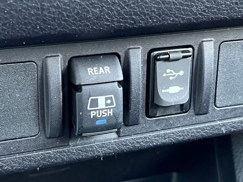 Used 2018 Toyota Tacoma SR5 RWD image 28