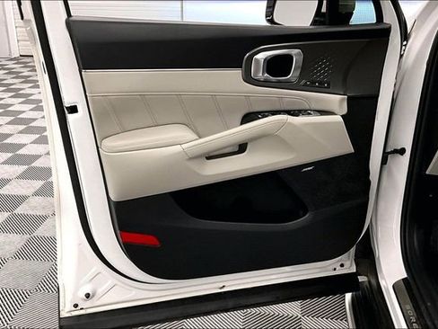 Used 2023 Kia Sorento SX Prestige image 19