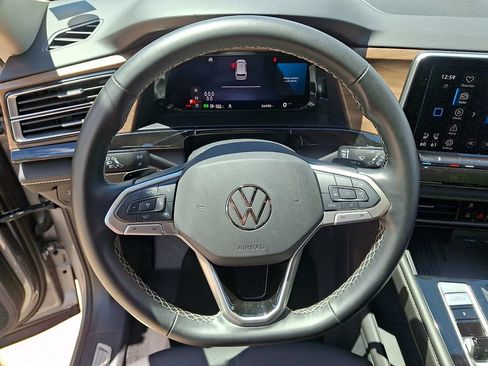 Used 2025 Volkswagen Atlas SE FWD image 18