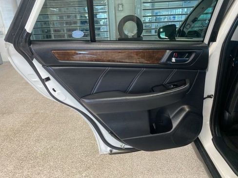 Used 2018 Subaru Outback 2.5i Limited AWD/4WD image 32