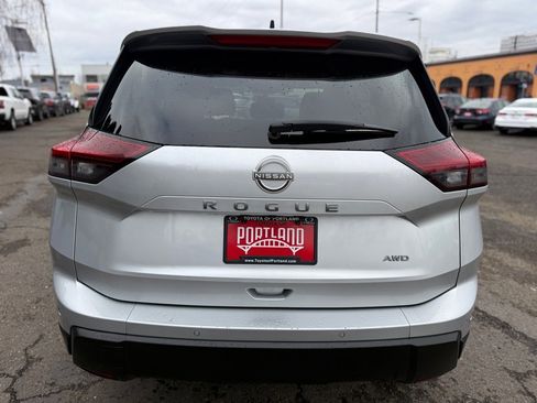 Used 2024 Nissan Rogue S image 5