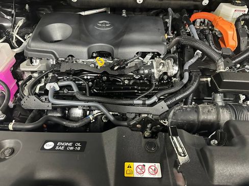 Used 2025 Toyota RAV4 XLE AWD/4WD image 67