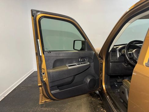 Used 2011 Jeep Liberty 70th Anniversary image 7