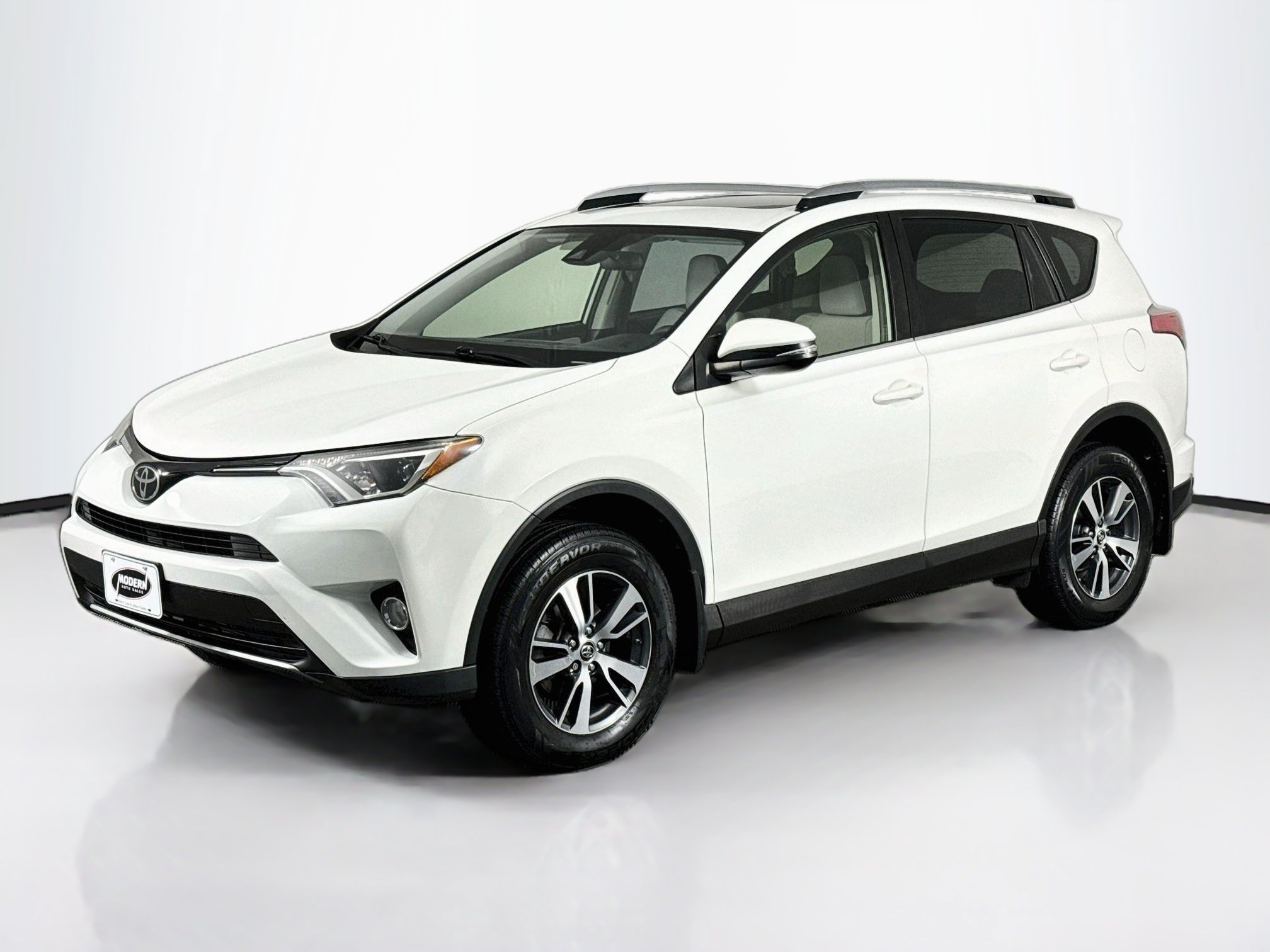Used 2018 Toyota RAV4 XLE AWD/4WD image 10